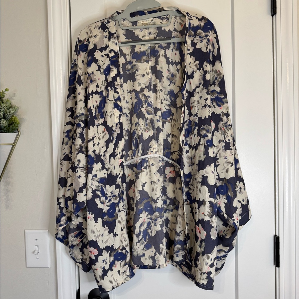 Sim & Sam Blue Floral Kimono